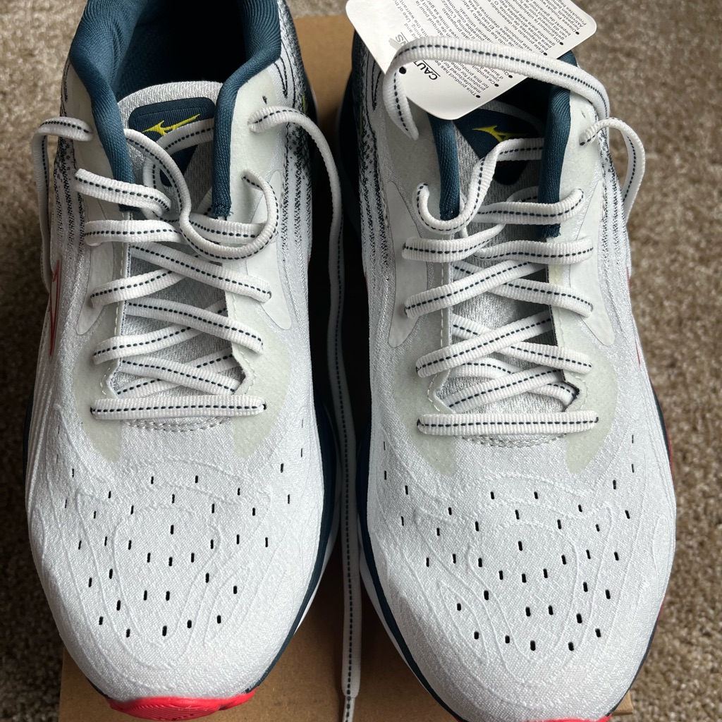 Brand New Mizuno Waverider 26